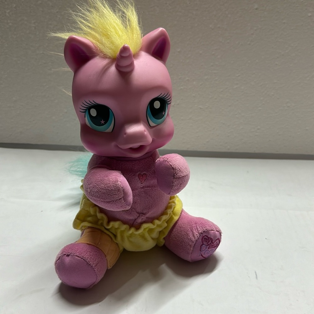 Hasbro My Little Pony "Rarity the Unicorn"  2007 Talking Plush Toy 9" tall
